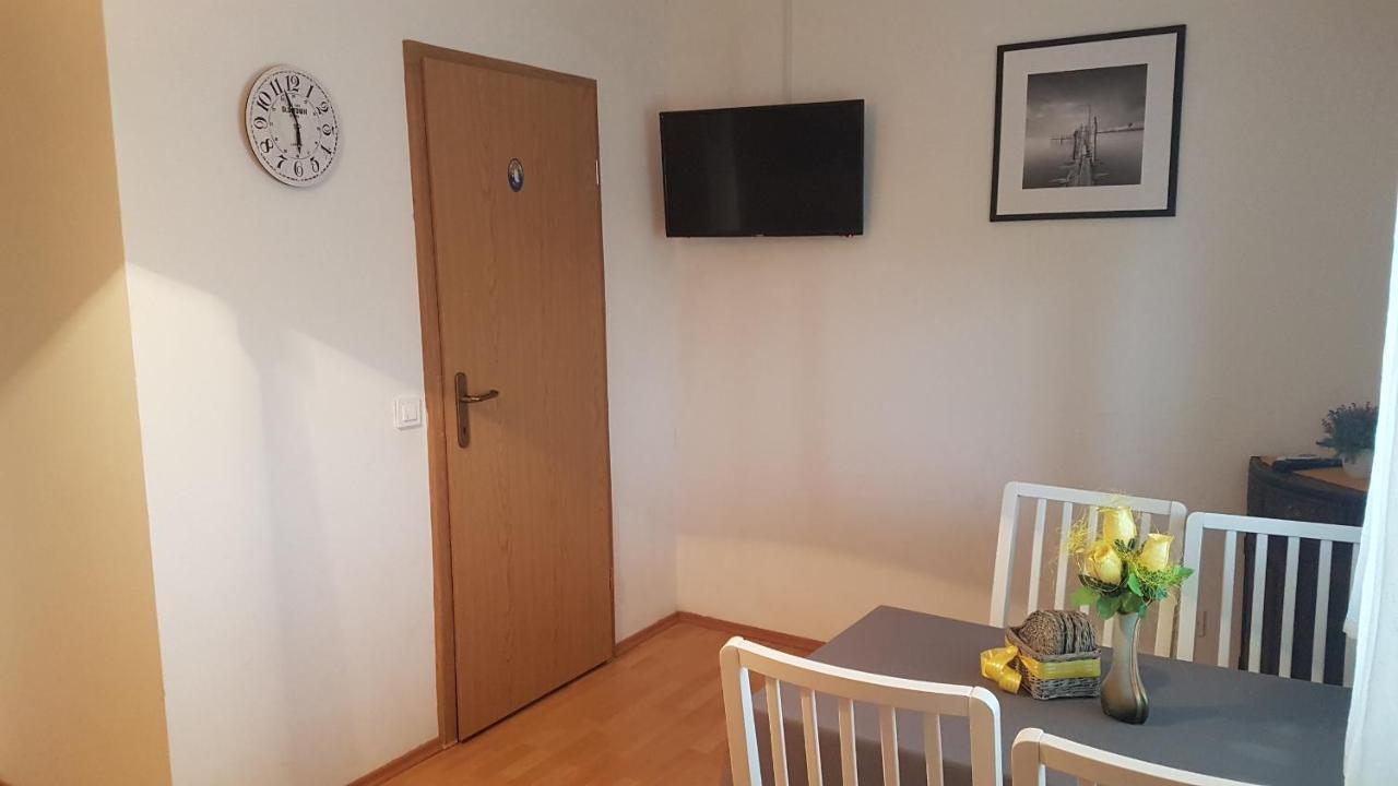 Apartmani Ab Pirovac Esterno foto