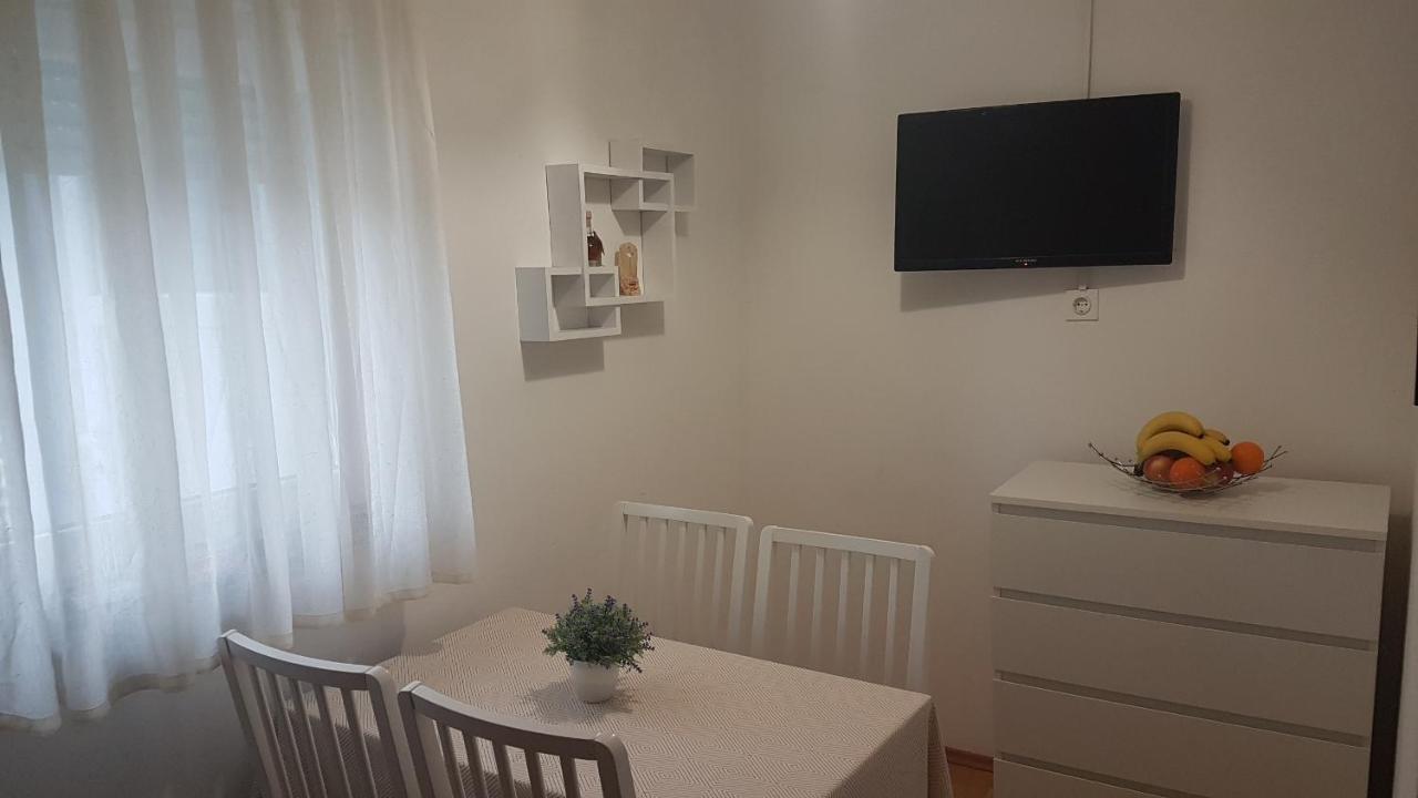 Apartmani Ab Pirovac Esterno foto